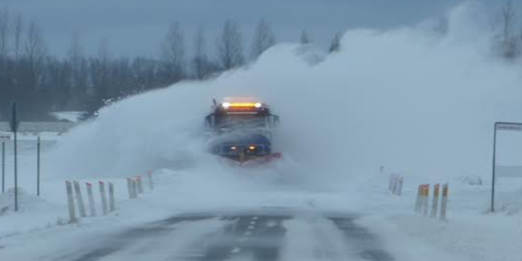 Severe Winter Storm Brings Heavy Snowfall and Power Outages Across the Plains