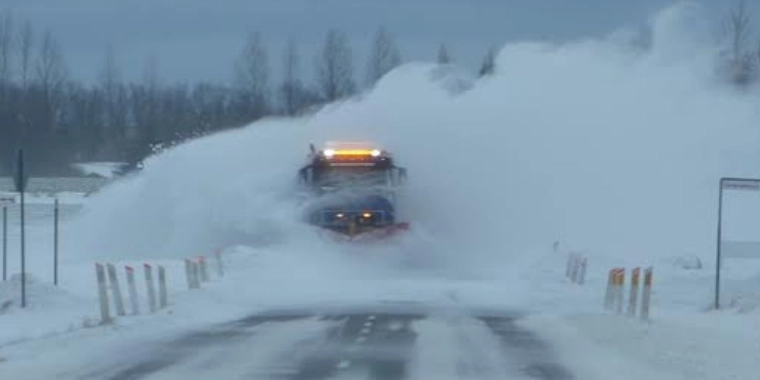 Severe Winter Storm Brings Heavy Snowfall and Power Outages Across the Plains