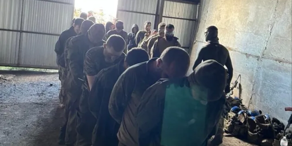 PHOTO & VIDEO: Ukrainian Forces Capture 102 Russian Soldiers in Kursk Offensive