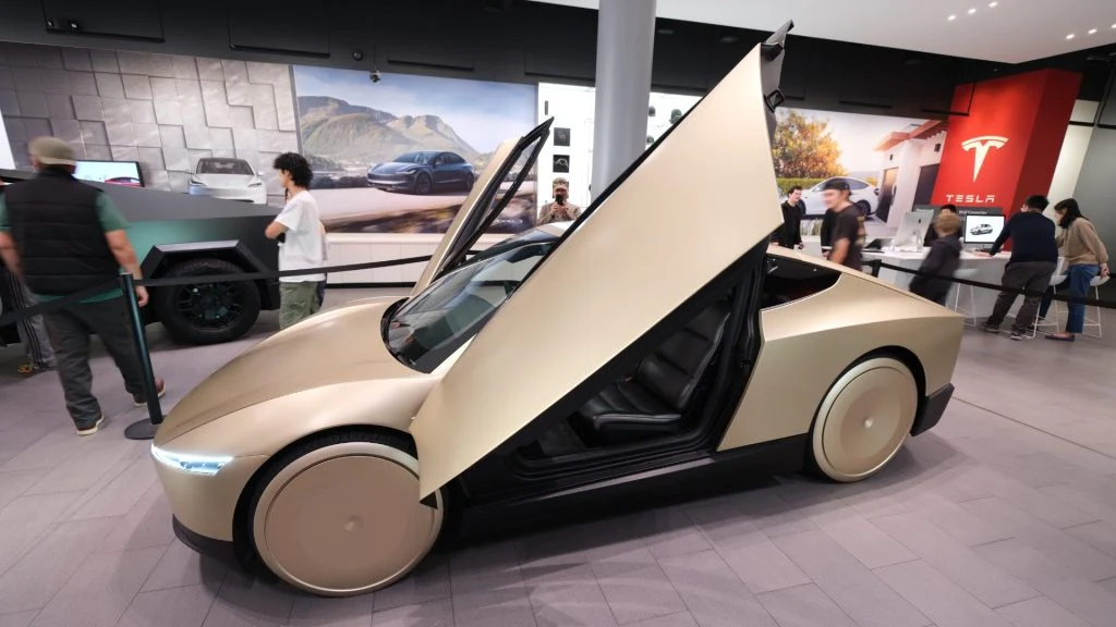 Tesla Cybercab to Be Remotely Controlled by Humans