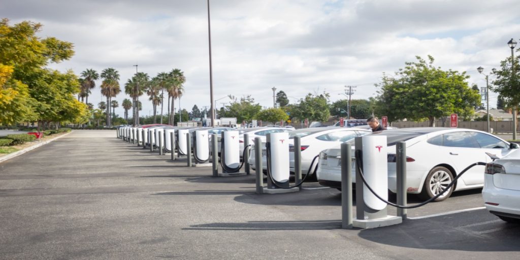 Tesla Targets Annual Production of 2 Million Cars Without Steering Wheels