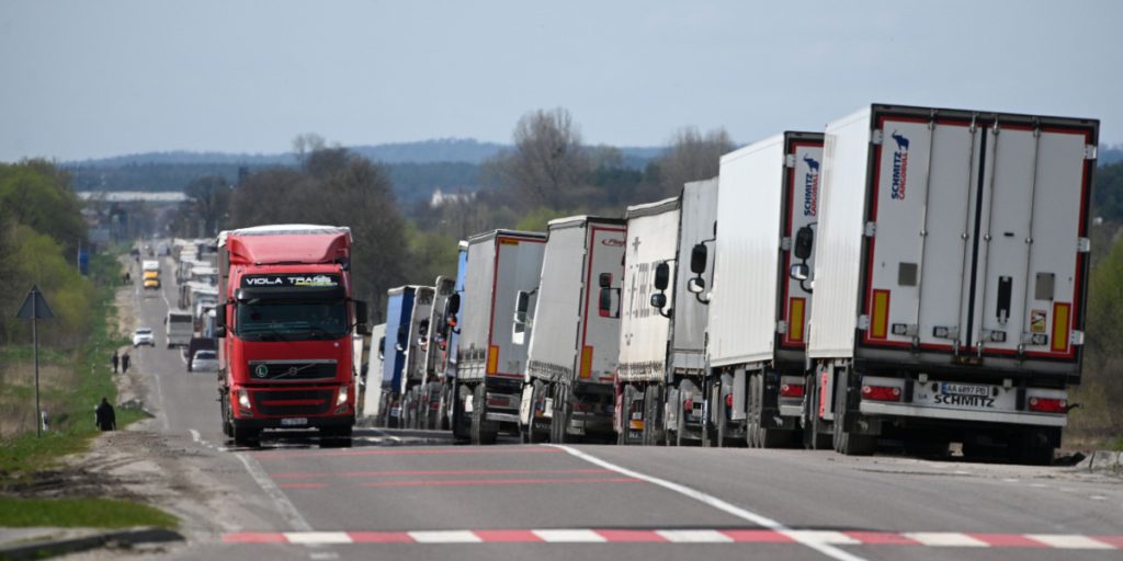 Polish Farmers’ Protest Blocks Checkpoint on Ukraine Border