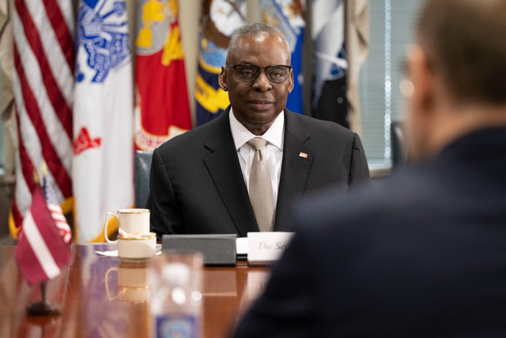 Pentagon and Greece Discuss Defense Relations